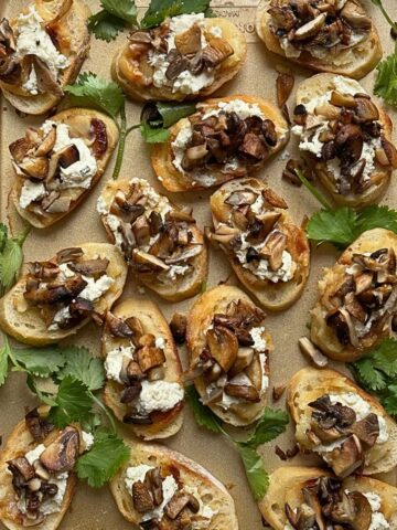 mushroom garlic crostini