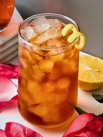 Rose Sweet Iced Tea with a lemon garnish.