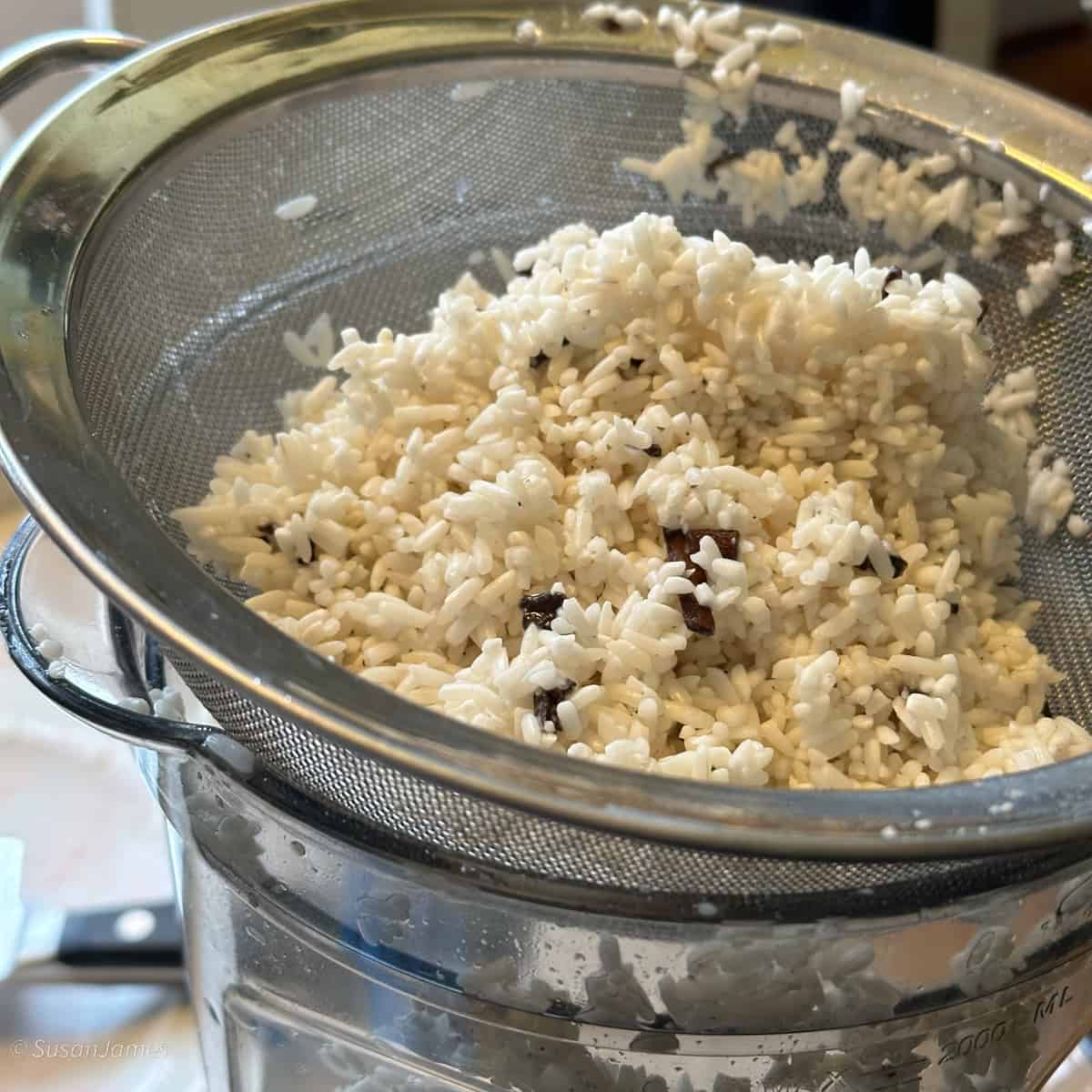 Ground rice and cinnamon in a fine-mesh strainer.